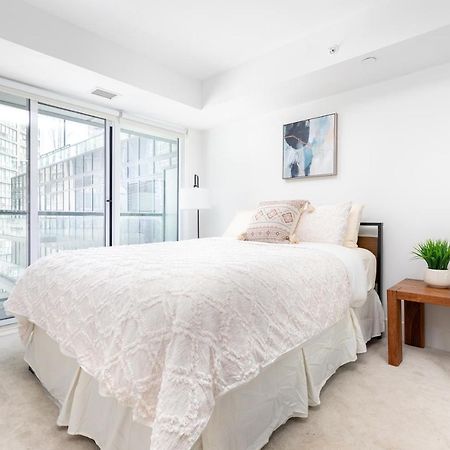 Upscale & Modern 2Bd + Den 2Ba Heart Of Downtown! Appartamento Toronto Esterno foto
