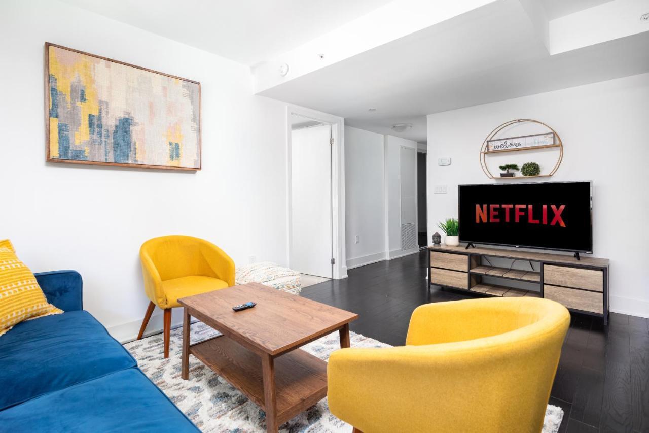 Upscale & Modern 2Bd + Den 2Ba Heart Of Downtown! Appartamento Toronto Esterno foto
